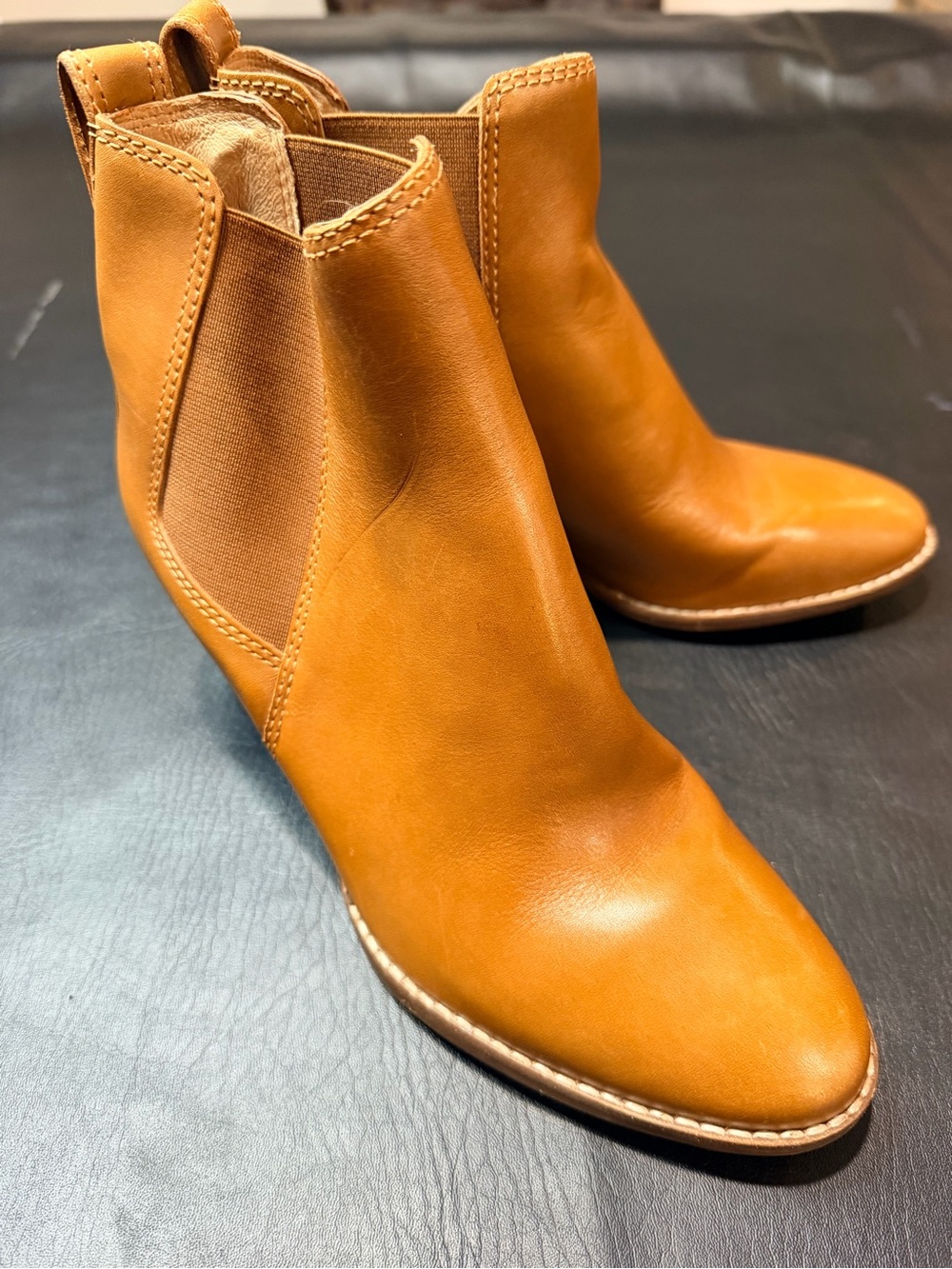 Madewell Regan Ankle Chelsea Boots in English Saddle Leather Women’s Size 7